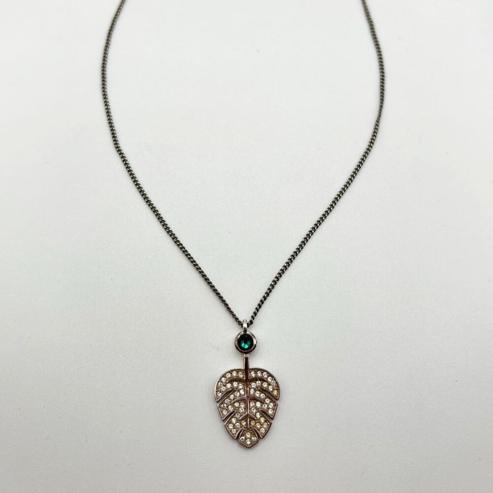 Elegant Safari Palm Leaf Pendant Necklace With Emerald Accent